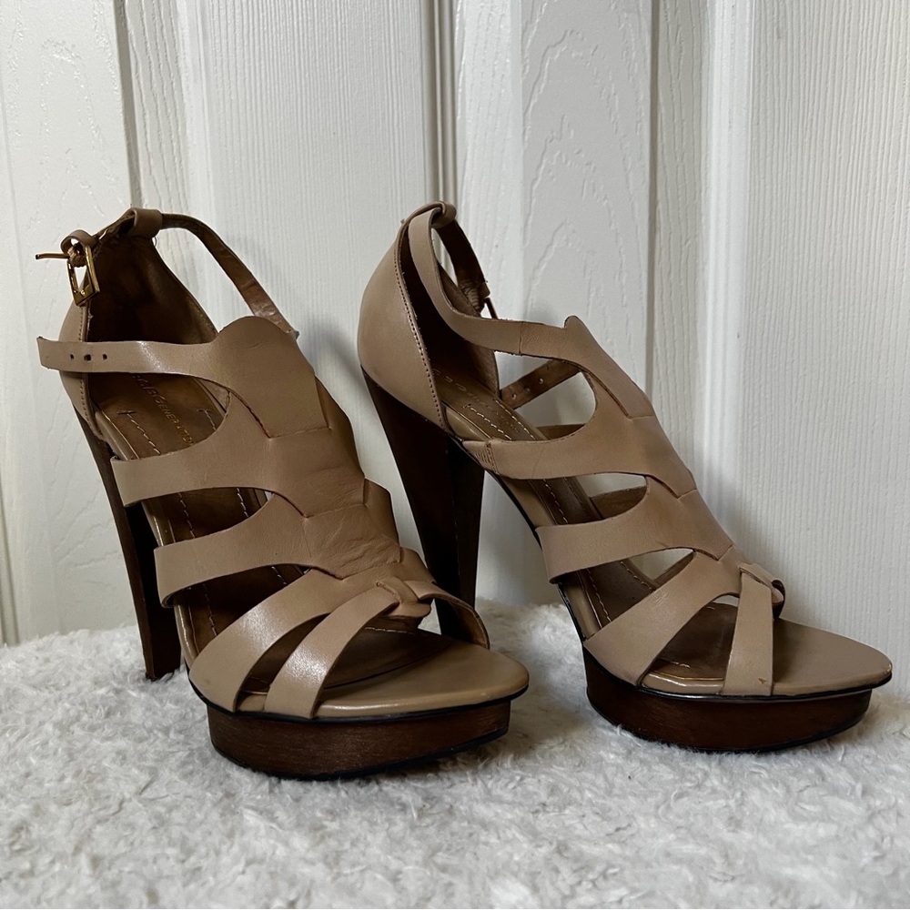 BCBG Generation Leather Upper Elegant Tan Strappy Heels Size 7